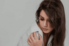 6 Rekomendasi Shampo Terbaik untuk Menumbuhkan Rambut yang Rontok, Bikin Lebat & Kuat dari Akar!