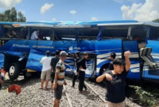 Perlintasan Tanpa Palang Pintu, Kereta Api Tabrak Bus Putra Sulung, Banyak Korban Terjepit