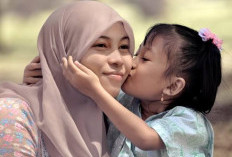 Muslimah Wajib Tahu! Peran Ibu Dalam Pengasuhan Anak