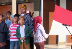 Haru! Upacara 17 Agustus dengan Bahasa Isyarat oleh Siswa Disabilitas Tuli Karya Mulya Surabaya