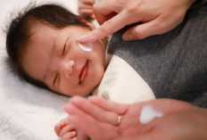  5 Rekomendasi Skincare Bayi Aman untuk Kulit Sensitif, Bikin Kulit Si Kecil Tetap Lembut, Yuk Cek Disini!