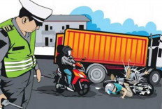 Ngeri! Seorang Wanita Pengendara Motor Terjebak Dikolong dan Terlindas Truk Muatan Peti Kemas... 