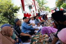 Ngeliwet Bareng Warga, Yudha Tak Sungkan Duduk Lesehan dan Makan Pakai Tangan