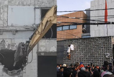 Heboh, Rumah Ahmad Sahroni di Tanjung Periok yang Sempat Dijarah Kini Robohkan: Udah Ngga Oke!