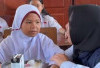 Uji Coba Makan Siang Gratis di SDN 166 Diwarnai Dengan Kisah Haru Seorang Siswi yang Tidak Memakan Makanannya