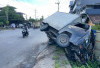 Jalan Menikung, Mobil Deterjen Lepas Kendali, Tabrak Motor 2 Orang Nyaris Tewas 