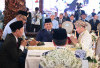 Pernikahan Sespri Presiden Jadi Sorotan: Prabowo dan Jokowi Duduk Bersama Jadi Saksi! 