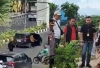 Diduga Rebutan Parkir, Dua Geng Bersenjata Tajam Bentrok di Depan Mal Palembang Square!
