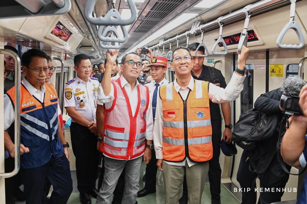 Menhub dan Pj Gubernur DKI Lakukan Inspeksi Jelang Operasional LRT Jabodebek