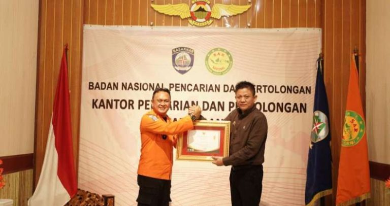 Enos Raih SAR Award