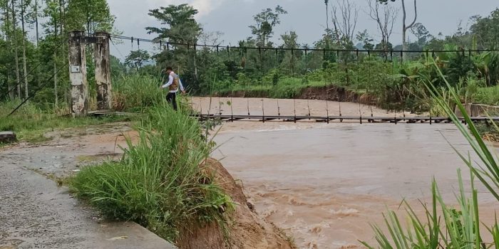 1 Korban Banjir Bandang Ditemukan Meninggal 2 Selamat, 2 Jembatan Hanyut