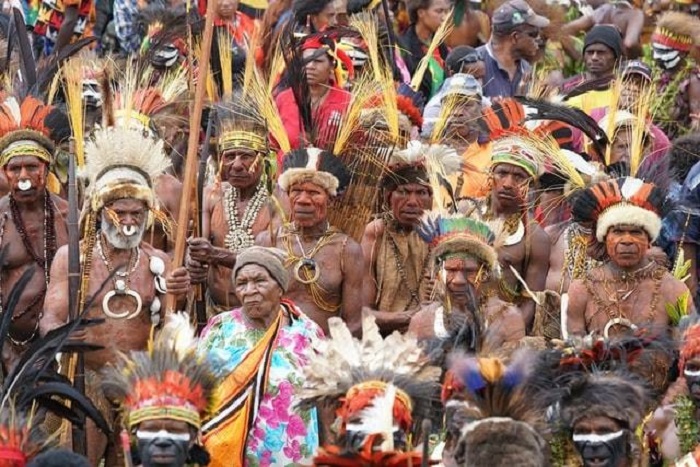Suku Titisan Dewa, Yuk Mengenal Suku Asmat Papua yang Berpakaian Sederhana Tapi Ahli Dalam Mengukir