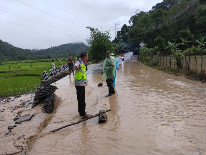 OKU Selatan Banjir Bandang, Lahat Hujan Semalaman, Wilayah Tepian Sungai Diminta Waspada