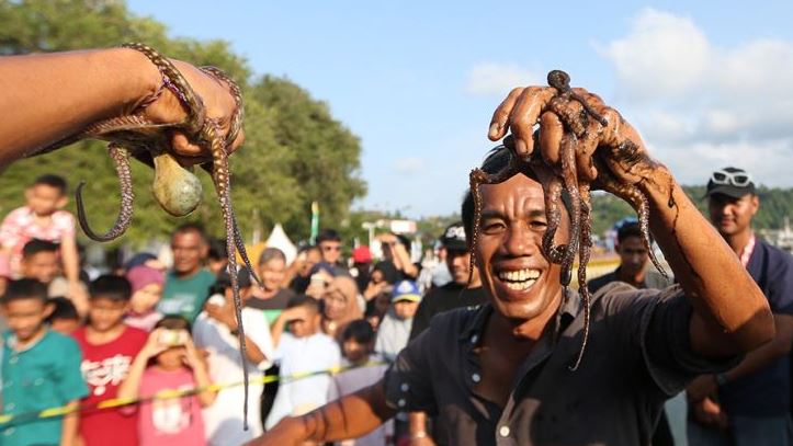 Datang Yuk ke Festival Gurita, Kapan Lagi Kamu Bisa Makan Baby Octopus Sepuasnya Disini