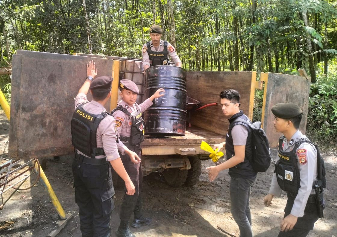 Polisi Sergap Warung yang Jual Solar Illegal, Konsumennya truk Angkutan Batubara