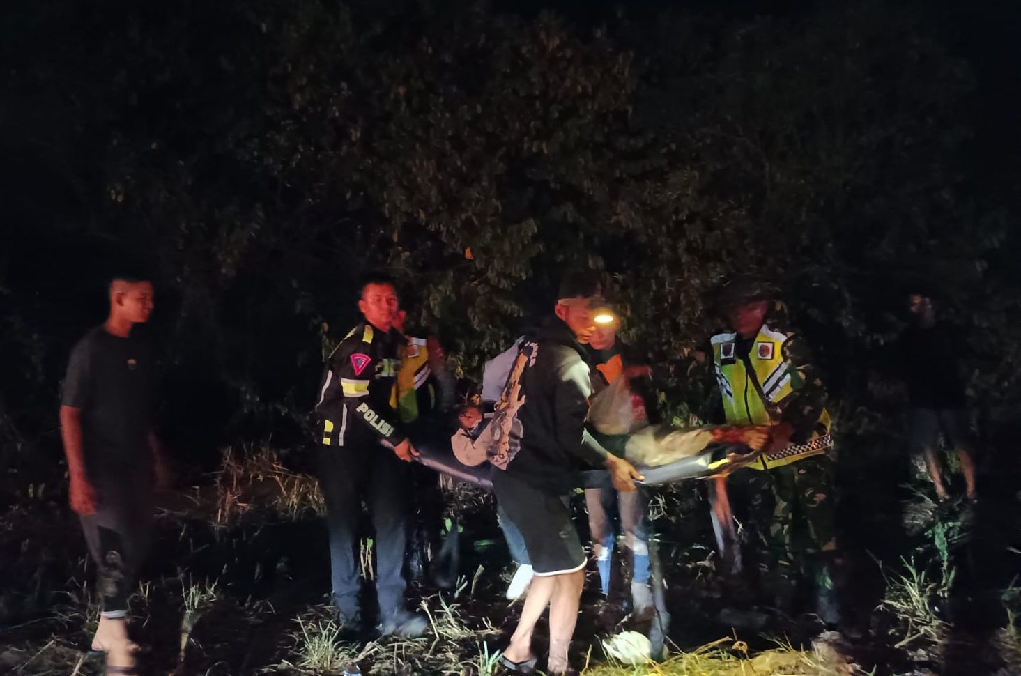 Ambulans Bawa Jenazah Tabrakkan dengan Truk Tangki, 4 Orang Tewas