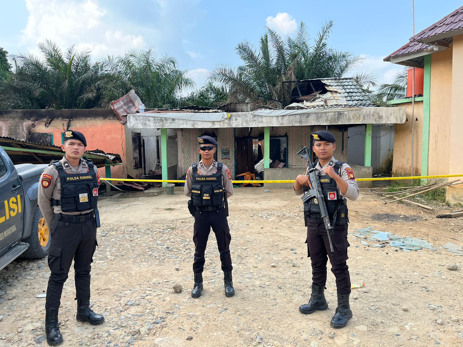 Polisi Bersenjata Masih Siaga di Desa Belani, Keluarga Pelaku Mengungsi