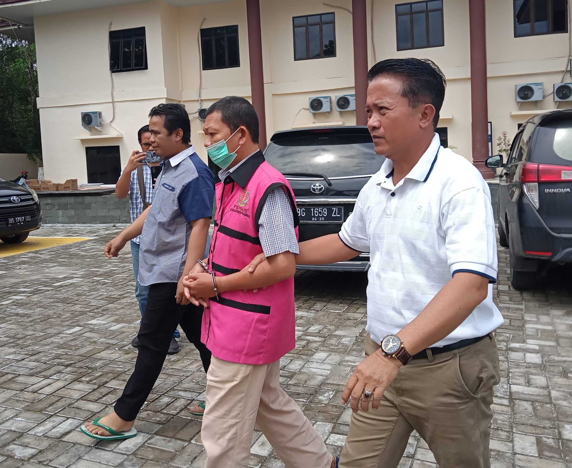 Jelang Shalat Jumat,  Mantan Kepala Sekretariat Bawaslu Kota Prabumulih Dijebloskan ke Penjara