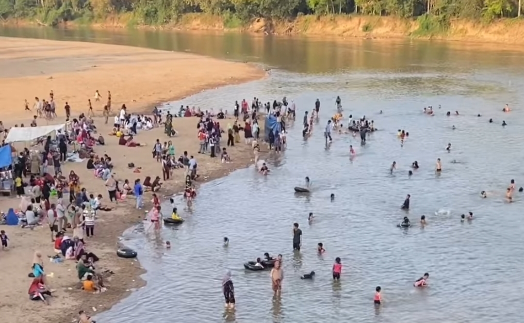 Gaes, Ada Pantai yang Indah Baturaja, Hari Libur   Pengunjungnya Ramai