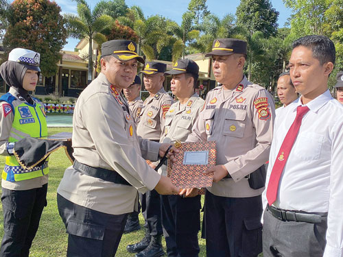 AKBP Erwin Irawan Beri Penghargaan Personel Berdedikasi
