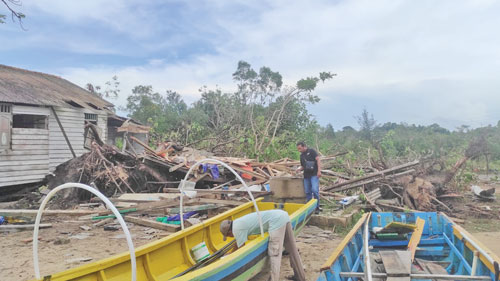 Angin Kencang Hantam Bangka Barat, 2 Rumah rusak , Perahu Nelayan Ikut Terbang