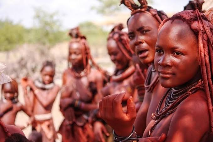 Anti Mainstream, Tak Pernah Mandi dan Alasan Suku Himba Tawarkan Seks ke Tamu