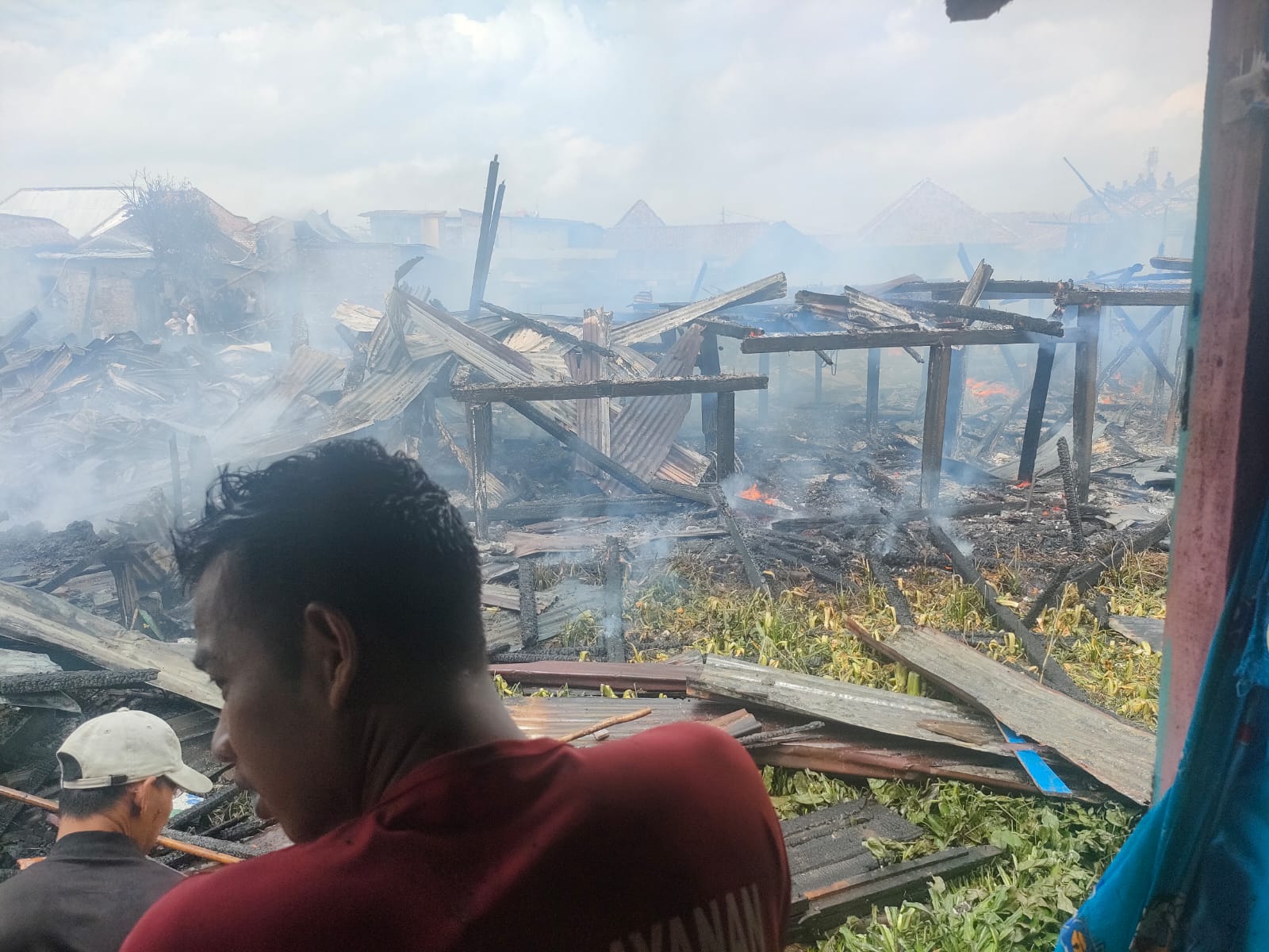 Api Membara di Pemukiman Padat Penduduk Lrg Unglen 35 Ilir, Diperkirakan Belasan Rumah Hangus
