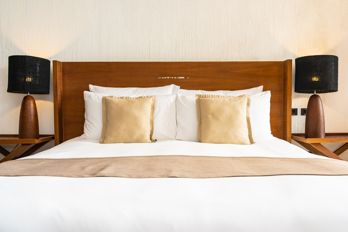 8 Cara Menata Tempat Tidur Seperti Hotel Berbintang, Bikin Tidurmu Semakin Pulas dan Lebih Nyaman
