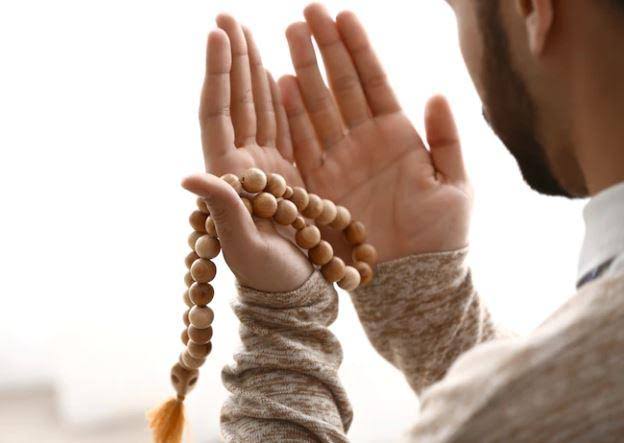 Amalkan 5  Doa ini Setiap Hari Agar Mendapatkan Pekerjaan yang Lebih Baik dan Rezeki yang Barokah