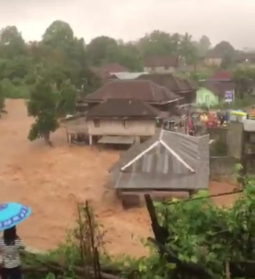 Banjir Bandang OKU Selatan,  3 Warga Dikabarkan Terseret Arus Sungai, 2 Ditemukan 1 Masih Belum Diketahui