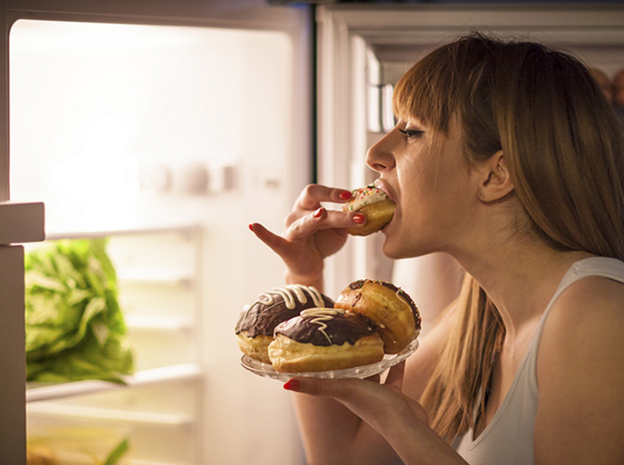 Mitos atau Fakta: Makan Jam 9 Malam Bikin Kamu Gemuk?