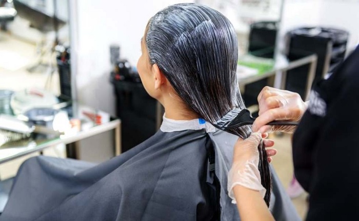 Nggak Perlu Ke Salon Ikutin Aja Cara Ini! Tips Mewarnai Rambut Di Rumah Anti Ribet