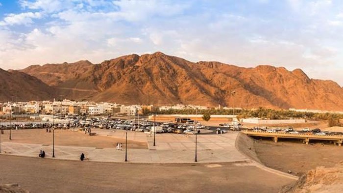 Jabal Uhud Gunung Batu Saksi Perjuangan Rasul Lawan Musuh di Madinah