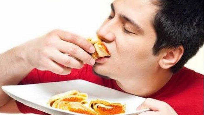 Hati-hati Guys, Cara Mengunyah Makanan Seperti Ini Dapat Mempengaruhi Bentuk Wajah Tidak Simetris
