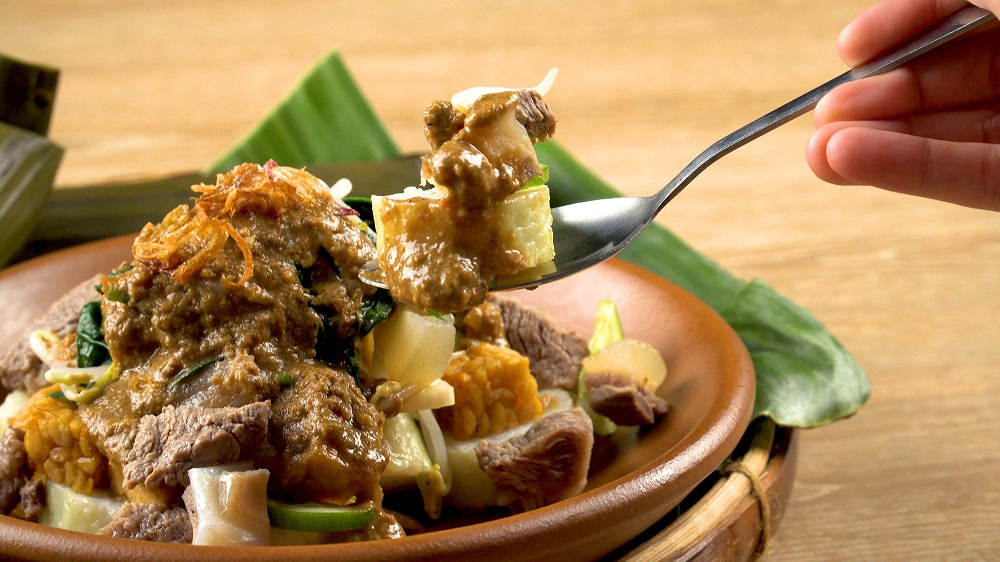 East Java’s Rujak Lontong Recipe With Secret Ingredient Will Make it More Delicious