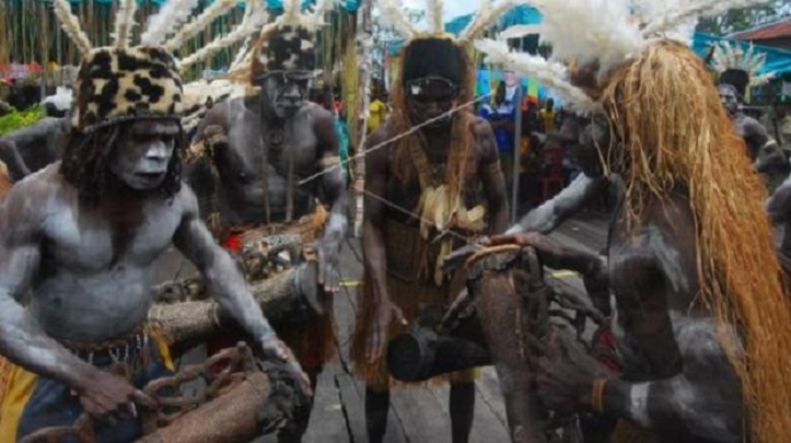 Bikin Bulu Merinding, Tradisi Suku di Indonesia Paling Menyeramkan yang Belum Kamu Tau!