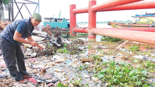 BUKAN MAIN, 91 Ton Sampah Diangkut Dari Sungai Musi Palembang Setiap Hari